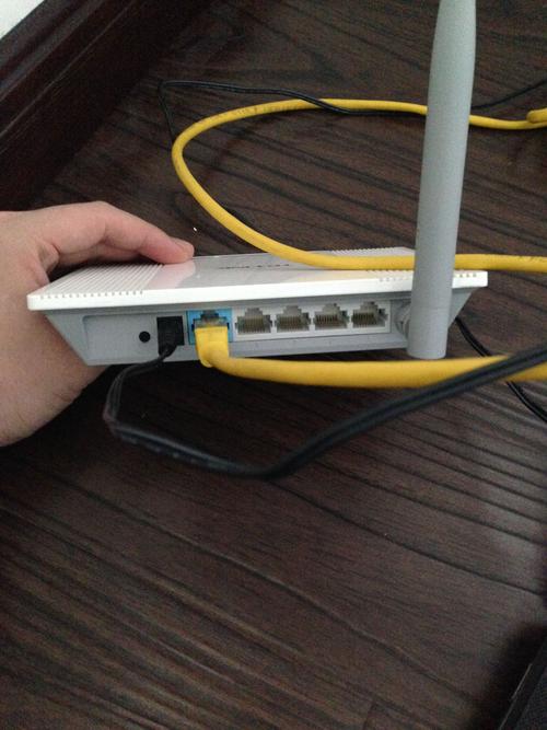 无线路由器后面小圆点我按了很长一会,然后就连不上网了,选择无线网络